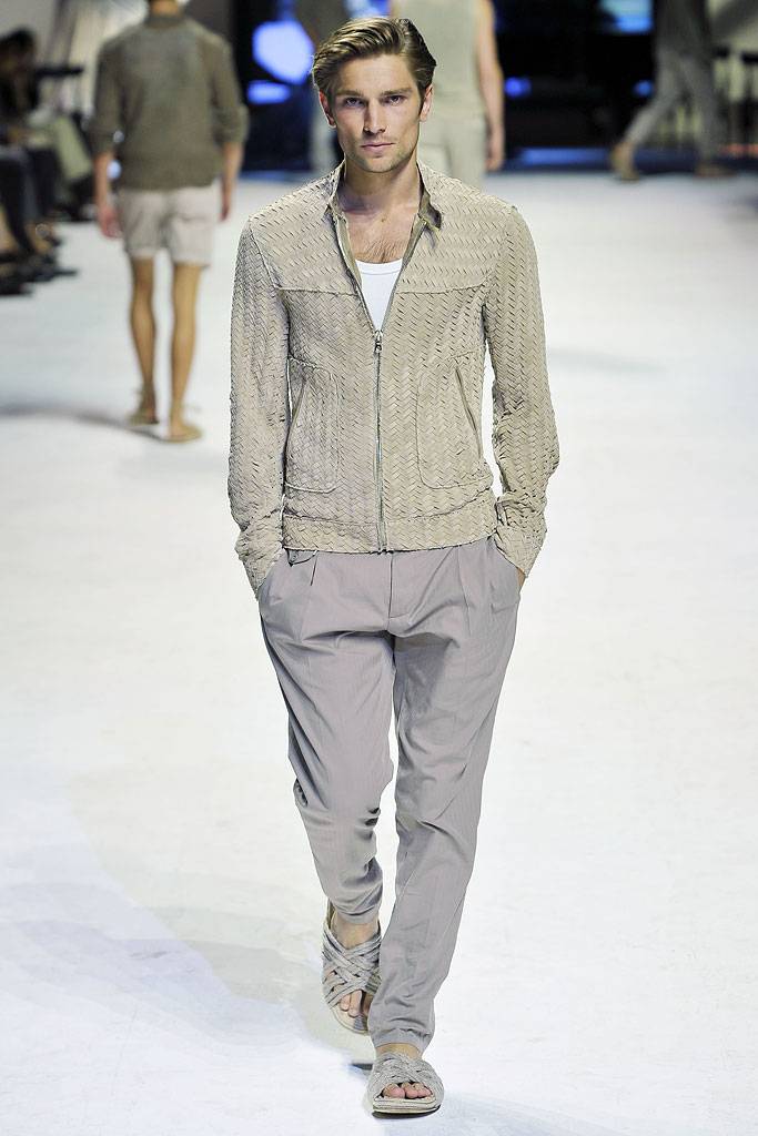 DOLCE & GABBANA SPRING SUMMER 2011 RUNWAY