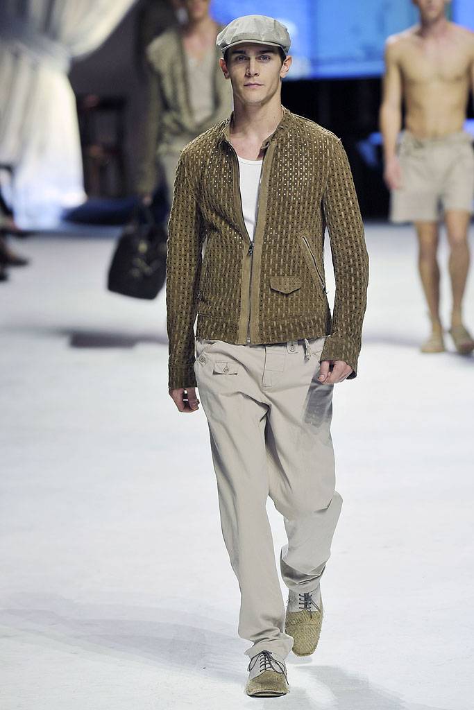 DOLCE & GABBANA SPRING SUMMER 2011 RUNWAY