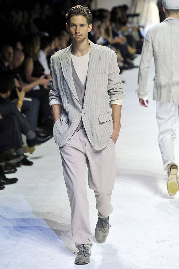 DOLCE & GABBANA SPRING SUMMER 2011 RUNWAY