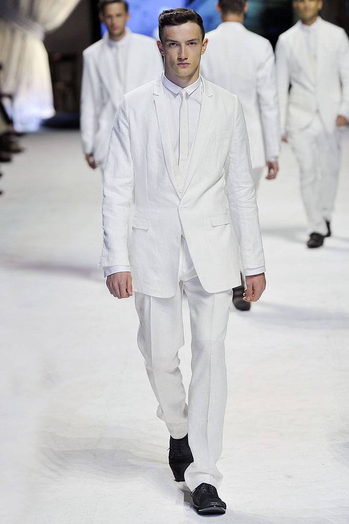 DOLCE & GABBANA SPRING SUMMER 2011 RUNWAY