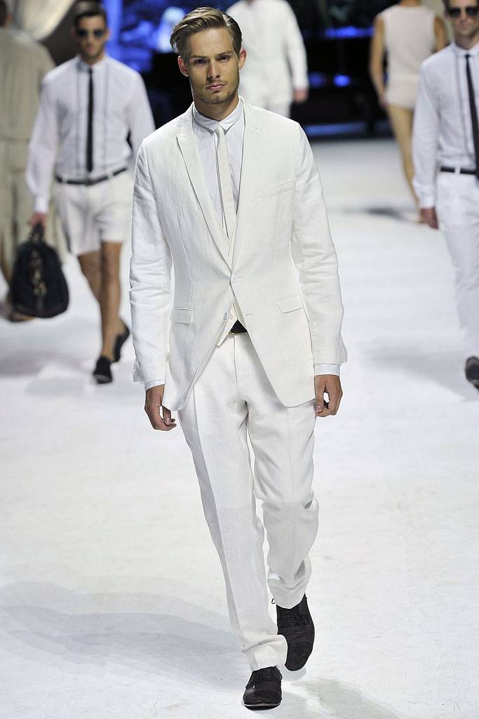 DOLCE & GABBANA SPRING SUMMER 2011 RUNWAY