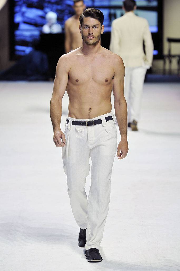 DOLCE & GABBANA SPRING SUMMER 2011 RUNWAY