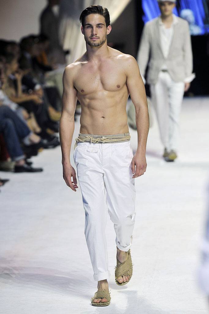 DOLCE & GABBANA SPRING SUMMER 2011 RUNWAY