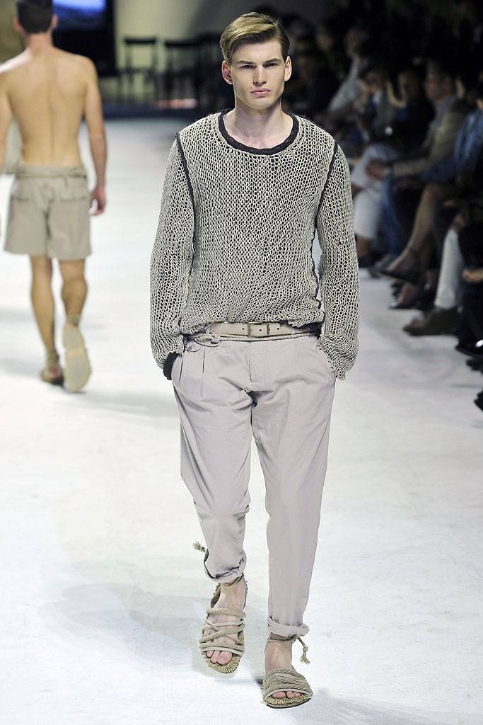 DOLCE & GABBANA SPRING SUMMER 2011 RUNWAY