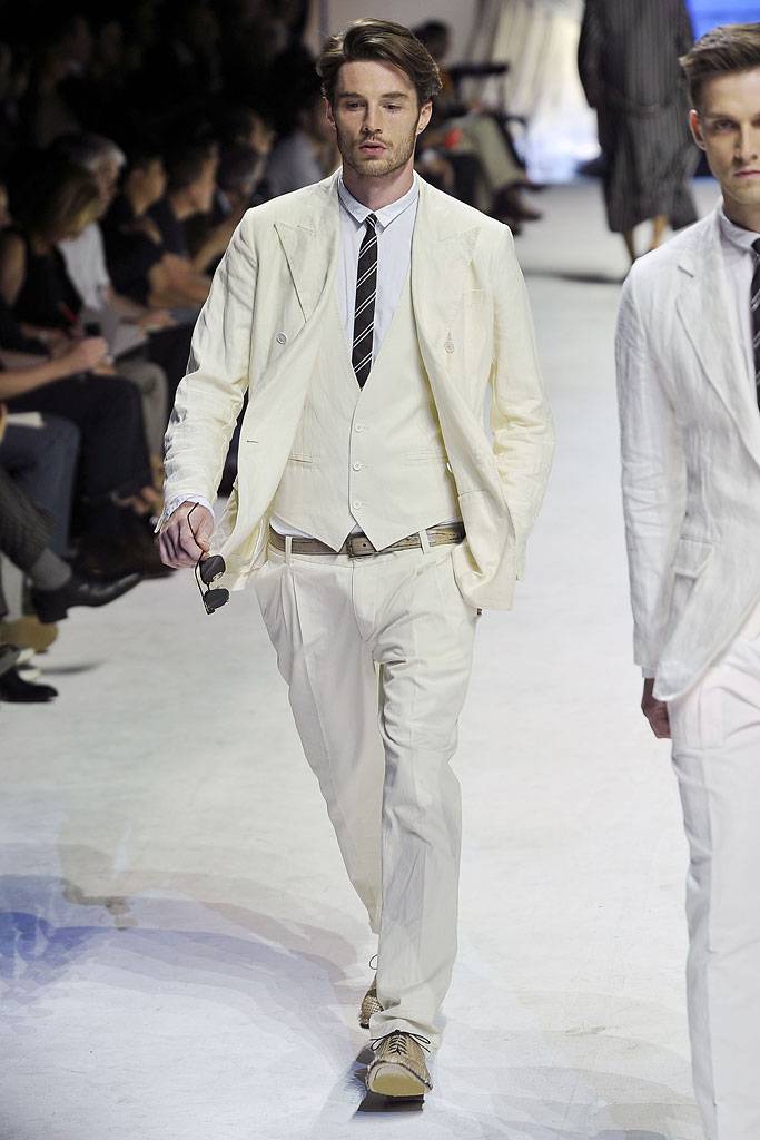 DOLCE & GABBANA SPRING SUMMER 2011 RUNWAY