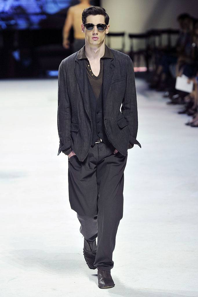 DOLCE & GABBANA SPRING SUMMER 2011 RUNWAY