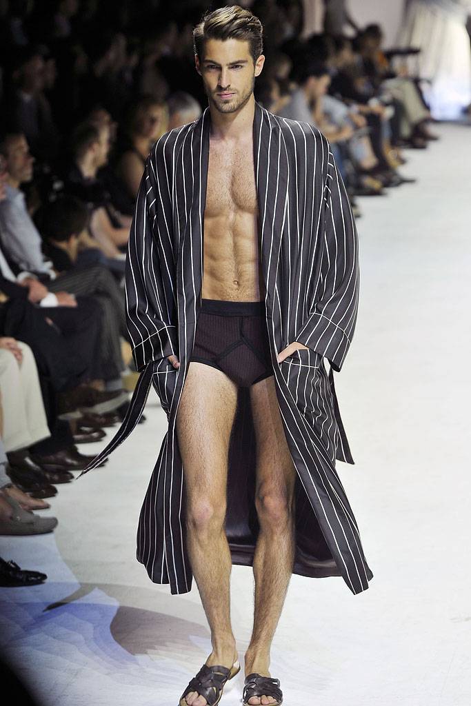 DOLCE & GABBANA SPRING SUMMER 2011 RUNWAY