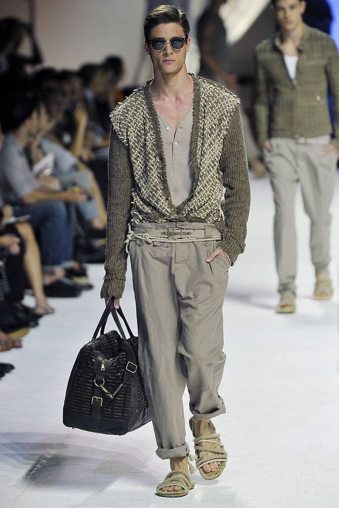 DOLCE & GABBANA SPRING SUMMER 2011 RUNWAY