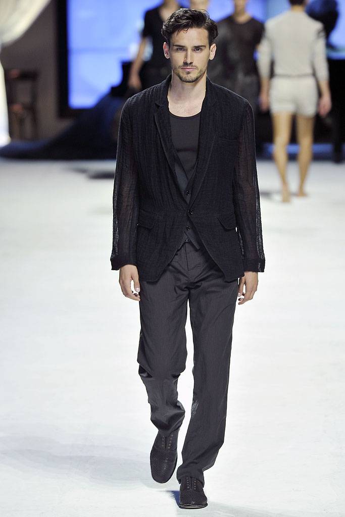 DOLCE & GABBANA SPRING SUMMER 2011 RUNWAY