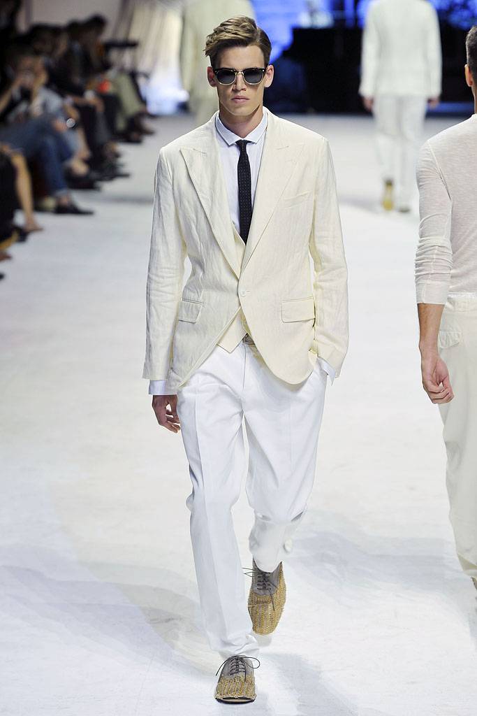 DOLCE & GABBANA SPRING SUMMER 2011 RUNWAY