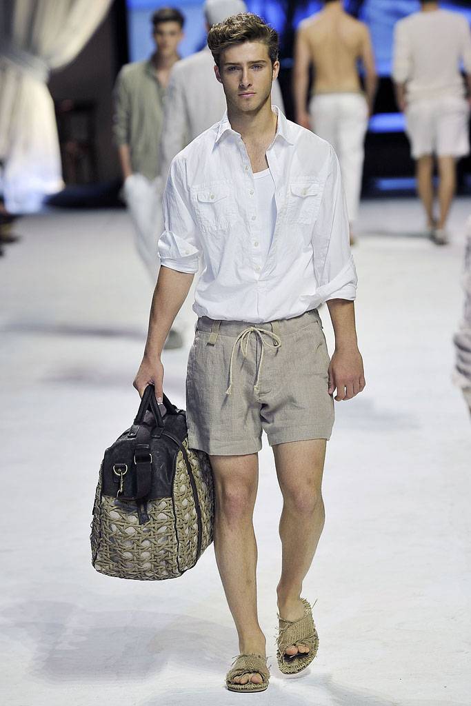 DOLCE & GABBANA SPRING SUMMER 2011 RUNWAY