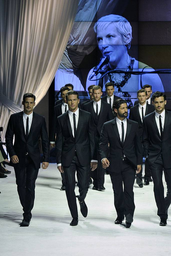 DOLCE & GABBANA SPRING SUMMER 2011 RUNWAY