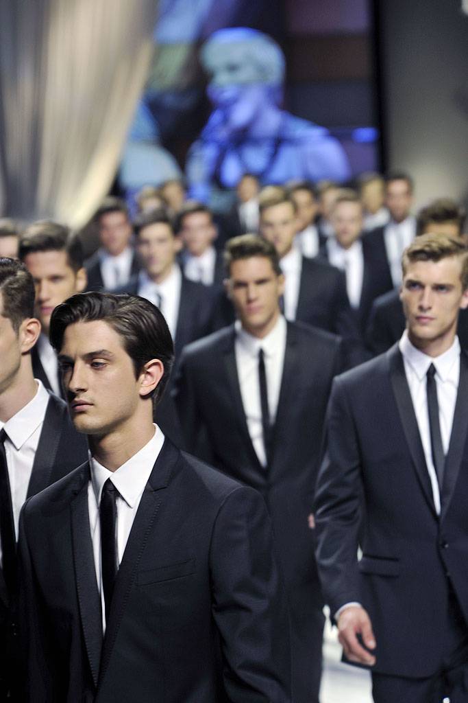 DOLCE & GABBANA SPRING SUMMER 2011 RUNWAY