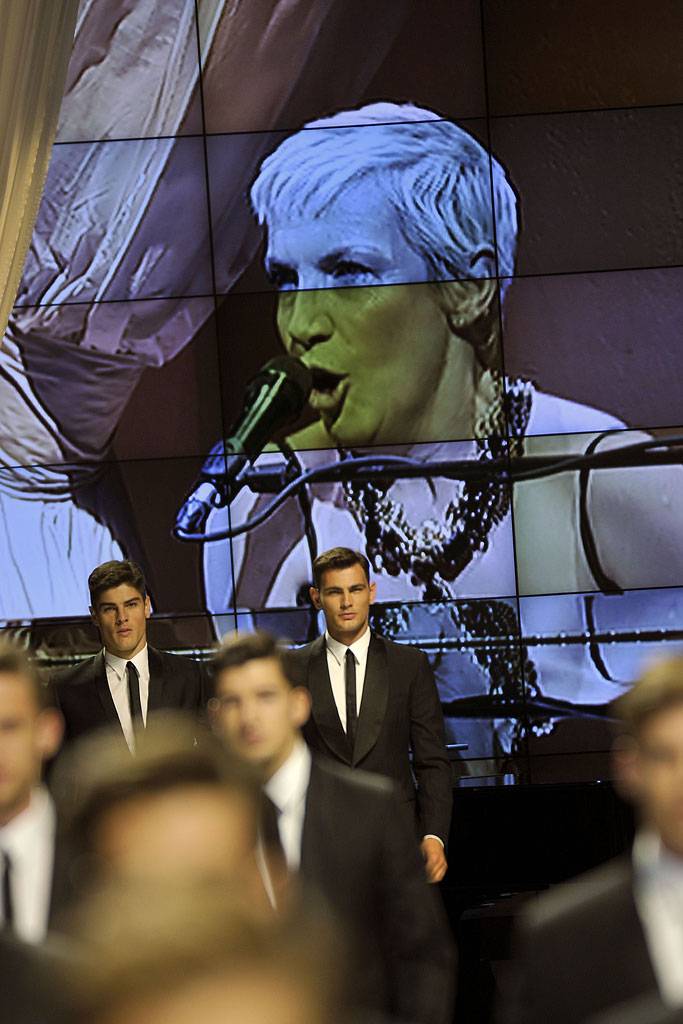 DOLCE & GABBANA SPRING SUMMER 2011 RUNWAY