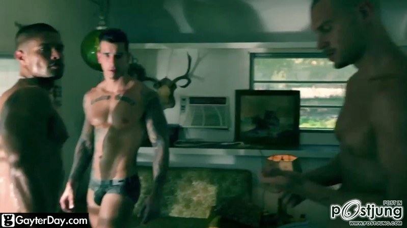 ตำรวจหล่อ..กับผู้ร้ายเป้าตุง เป็นอะไรดีครับ