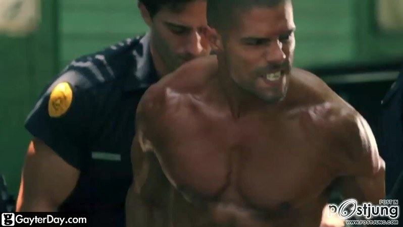 ตำรวจหล่อ..กับผู้ร้ายเป้าตุง เป็นอะไรดีครับ