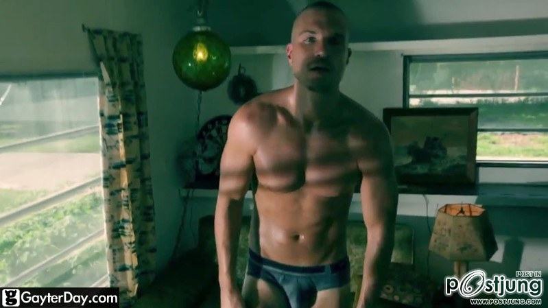 ตำรวจหล่อ..กับผู้ร้ายเป้าตุง เป็นอะไรดีครับ