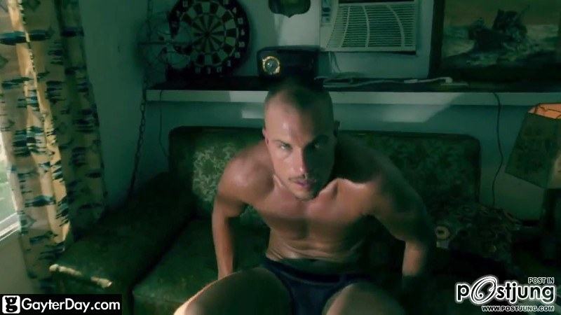 ตำรวจหล่อ..กับผู้ร้ายเป้าตุง เป็นอะไรดีครับ