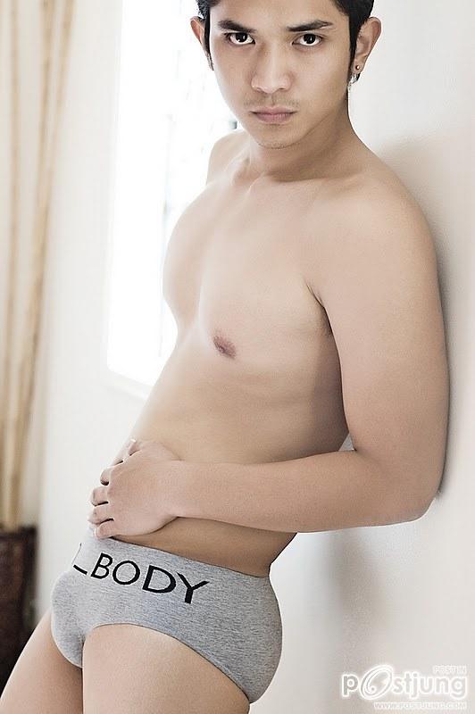 หนุ่มหล่อขอโชว์มั๊ง