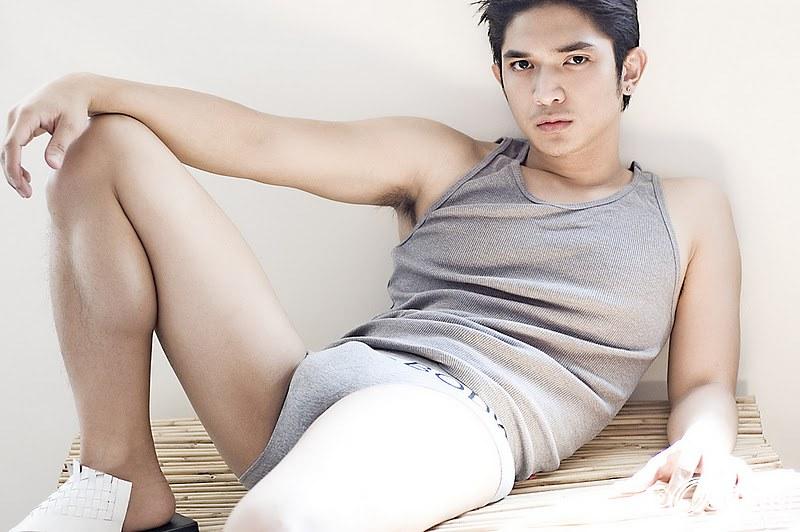 หนุ่มหล่อขอโชว์มั๊ง