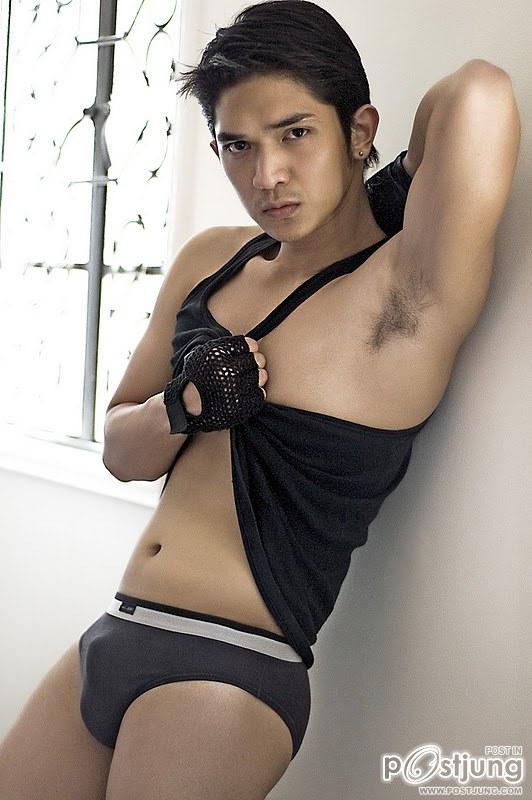 หนุ่มหล่อขอโชว์มั๊ง