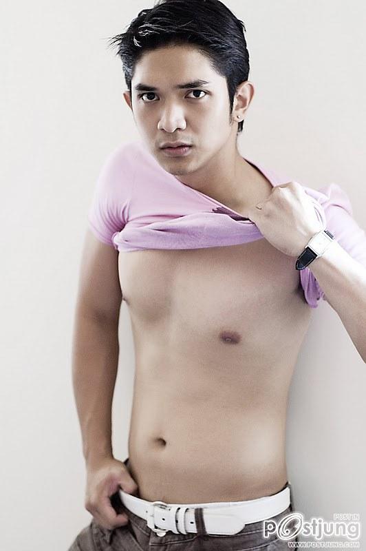 หนุ่มหล่อขอโชว์มั๊ง