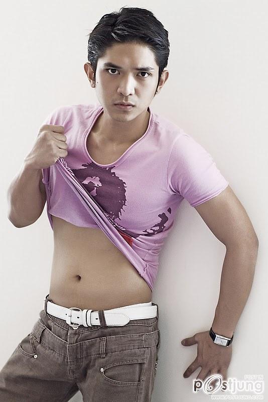 หนุ่มหล่อขอโชว์มั๊ง