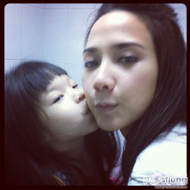 แม่อั้ม กับสาวหน้าเหมือน