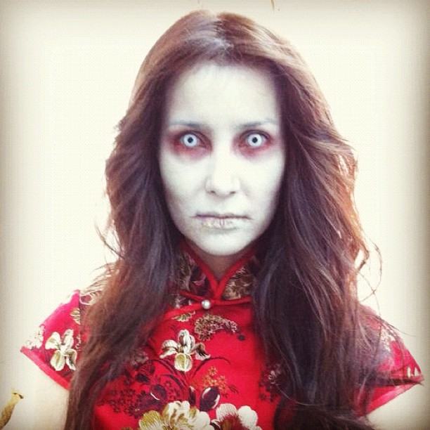 ภาพ"พี่แอน ทองประสม"ในวันฟิตติ้ง"กี่เพ้า"ละครเรื่องล่าสุดของพี่แอนค่ะ ^^