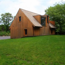 Wood Country Home with a Centrifugal Layout in New York