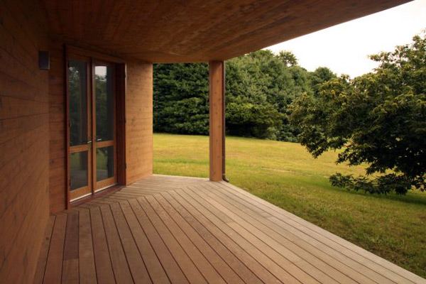 Wood Country Home with a Centrifugal Layout in New York