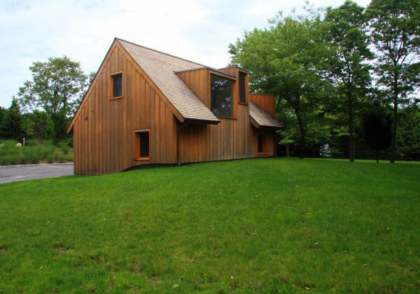 Wood Country Home with a Centrifugal Layout in New York