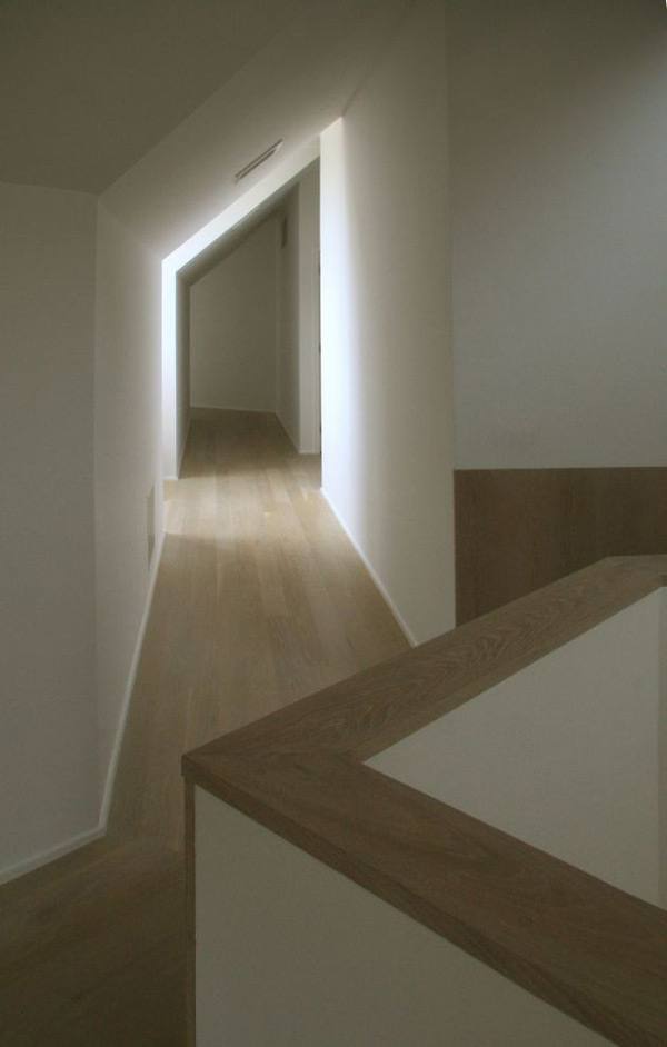 Wood Country Home with a Centrifugal Layout in New York