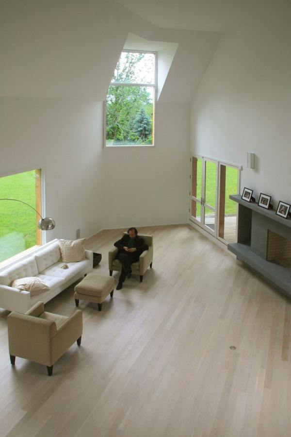 Wood Country Home with a Centrifugal Layout in New York