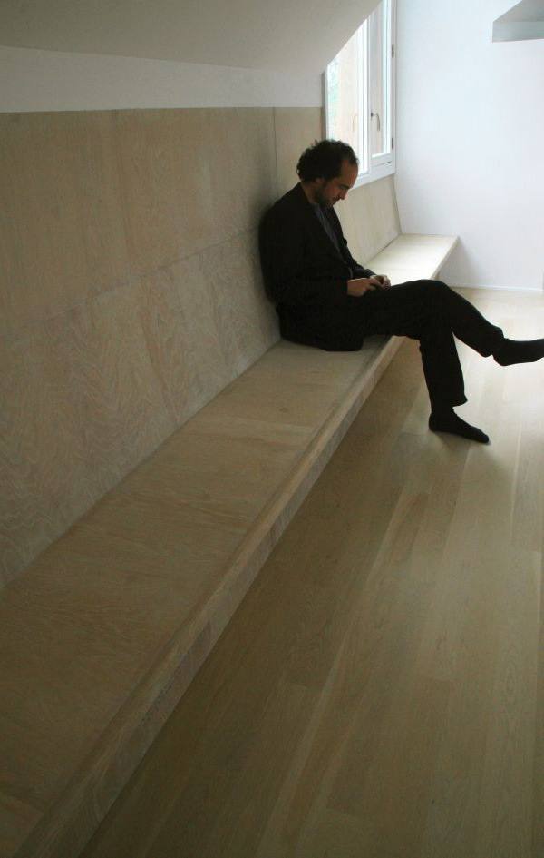 Wood Country Home with a Centrifugal Layout in New York