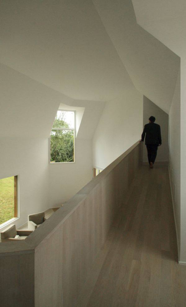 Wood Country Home with a Centrifugal Layout in New York