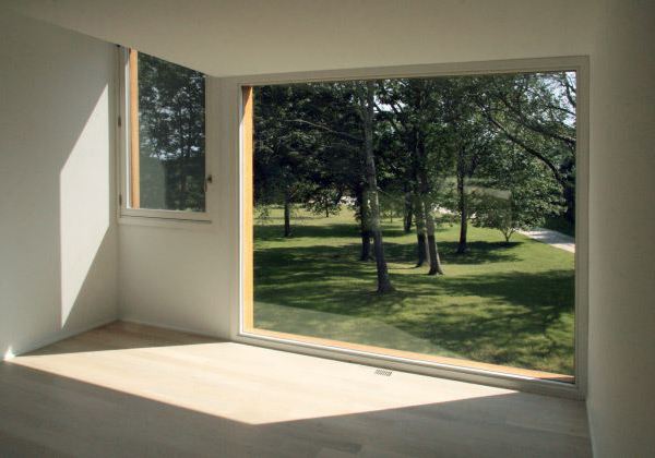 Wood Country Home with a Centrifugal Layout in New York