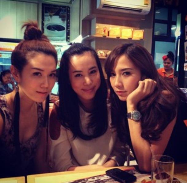 SUPERSTAR AUM PATCHRAPA CHAICHUE exclusive