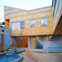 Courtyard House Architecture in Beautiful Concrete and Wood