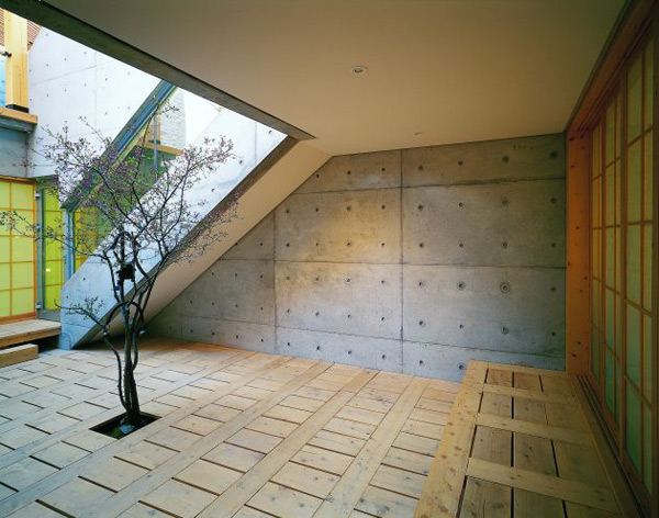 Courtyard House Architecture in Beautiful Concrete and Wood