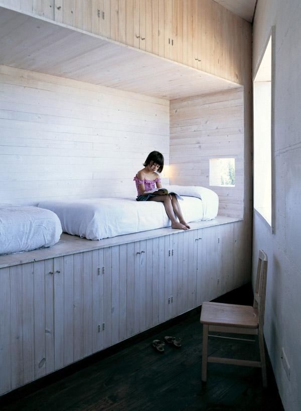 Vertical House Plan For Family Living in Chile