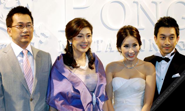 นายกยิ่งลักษณ์ ร่วมงานแต่ง เอม