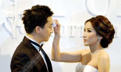 นายกยิ่งลักษณ์ ร่วมงานแต่ง เอม