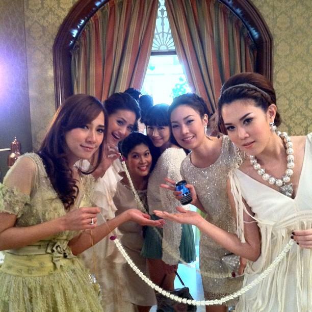 อั้ม พัชราภา เมย์ เฟื่องอารมย์ สวยเลิศในงานหมั้นหนิง ปณิตา กับ จิน จรินทร์ ธรรมวัฒนะน