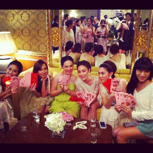 อั้ม พัชราภา เมย์ เฟื่องอารมย์ สวยเลิศในงานหมั้นหนิง ปณิตา กับ จิน จรินทร์ ธรรมวัฒนะน