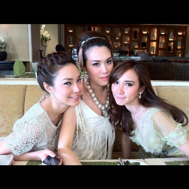 อั้ม พัชราภา เมย์ เฟื่องอารมย์ สวยเลิศในงานหมั้นหนิง ปณิตา กับ จิน จรินทร์ ธรรมวัฒนะน