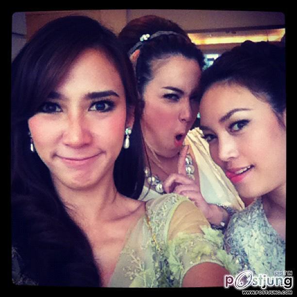 นางเอกสุดสวย"อั้ม พัชราภา"เเละเพื่อนๆในงานเเต่ง"พี่หนิง-คุณจิน"!!!!