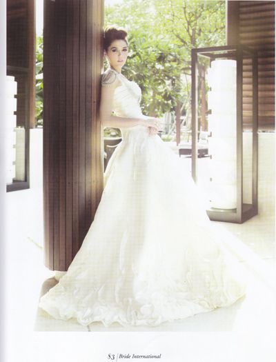 ชมพู่ สวยสง่าในชุดแต่งงานสไตล์อ่อนหวาน