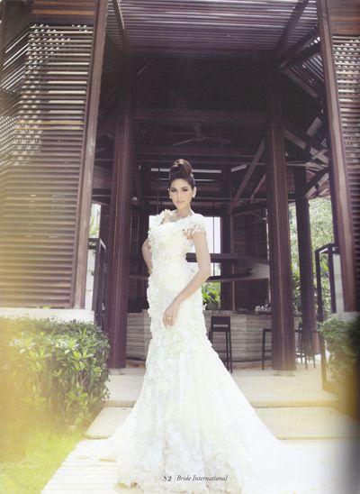 ชมพู่ สวยสง่าในชุดแต่งงานสไตล์อ่อนหวาน