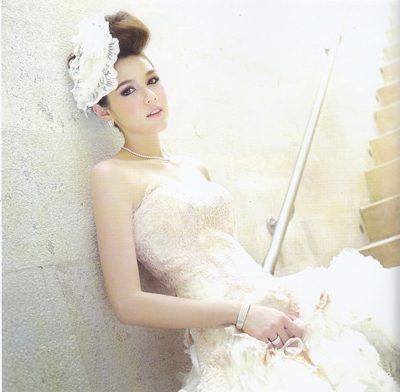ชมพู่ สวยสง่าในชุดแต่งงานสไตล์อ่อนหวาน